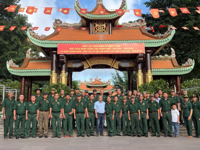 Hội Cựu chiến binh xã Thái Mỹ tổ chức hành trình về nguồn tại Khu di tích lịch sử Địa đạo Củ Chi.