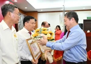 Trao huy hiệu Đảng đợt 2/9