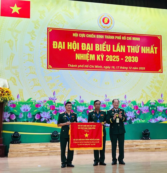 Hội CCB Thành phố Hồ Chí Minh nhận Cờ xuất sắc trong phong trào thi đua 