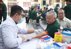 Hội viên CCB phường Khánh hội tham gia khám sức khẻo