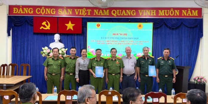 Hội Cựu chiến binh và Hội Cựu Công an nhân dân phường Thông Tây Hội thống nhất các nội dung phối hợp