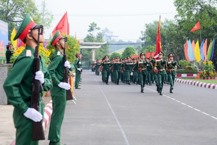 Phát huy truyền thống anh hùng, cán bộ, chiến sĩ Sư đoàn 309 không ngừng rèn luyện bản lĩnh, tác phong chính quy.