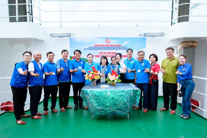 Đoàn công tác với các hoạt động sôi nổi trên tàu KN491