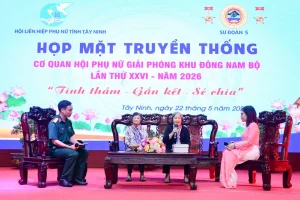Buổi giao lưu truyền thống đong đầy cảm xúc qua những câu chuyện của các má, các dì một thời mưa bom, bão đạn.