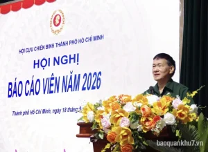 Trung tướng Hoàng Văn Nghĩa, Phó Chủ tịch Hội CCB Thành phố phát biểu tại hội nghị.
