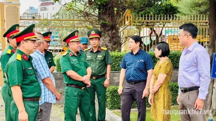 Bộ Tư lệnh Thành phố Hồ Chí Minh phối hợp với các cơ quan chức năng khảo sát, rà soát, thu thập và xác minh thông tin phục vụ công tác tìm kiếm, quy tập hài cốt liệt sĩ hy sinh trong Tổng tiến công tết Mậu Thân năm 1968.
