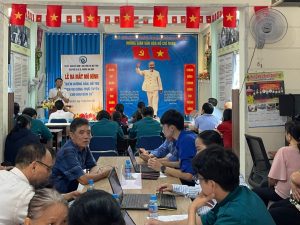 Quang cảnh Lễ ra mắt mô hình "Điểm hướng dẫn, hỗ trợ dịch vụ công trực tuyến cho khu dân cư"