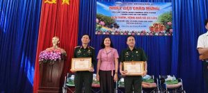 Ủy ban MTTQ Việt Nam tỉnh Cà Mau đã trao tặng Bằng khen cho Đoàn công tác Hội Cựu chiến binh phường Bến Thành