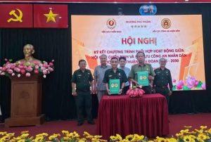Hội Cựu chiến binh (CCB) và Hội Cựu Công an nhân dân (CAND) phường Phú Thuận tổ chức hội nghị ký kết